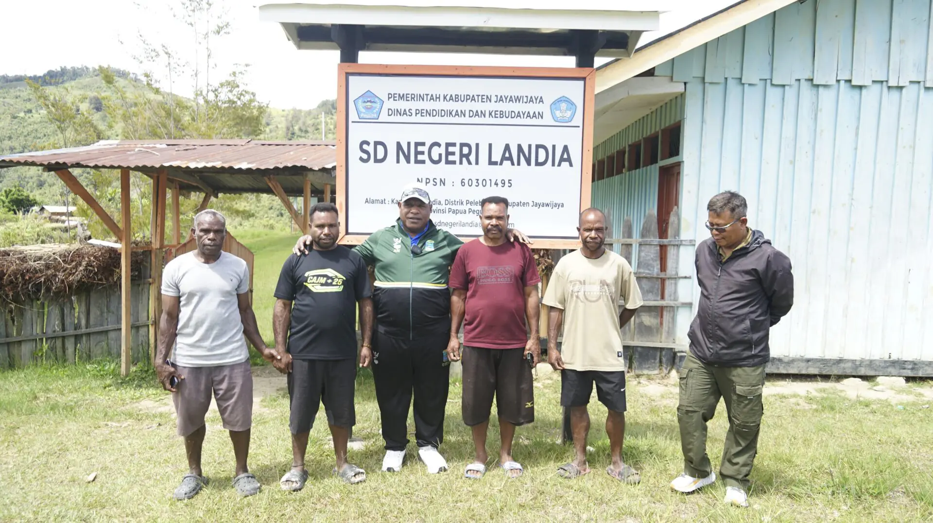 Bupati Jayawijaya Kunjungi SD Negeri Landia di Distrik Pelebaga