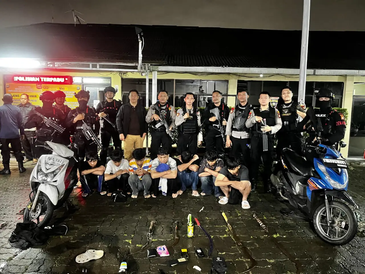 Patroli Malam Brimob Polda Metro Jaya Cegah Tawuran dan Konvoi Motor di Jakarta Timur