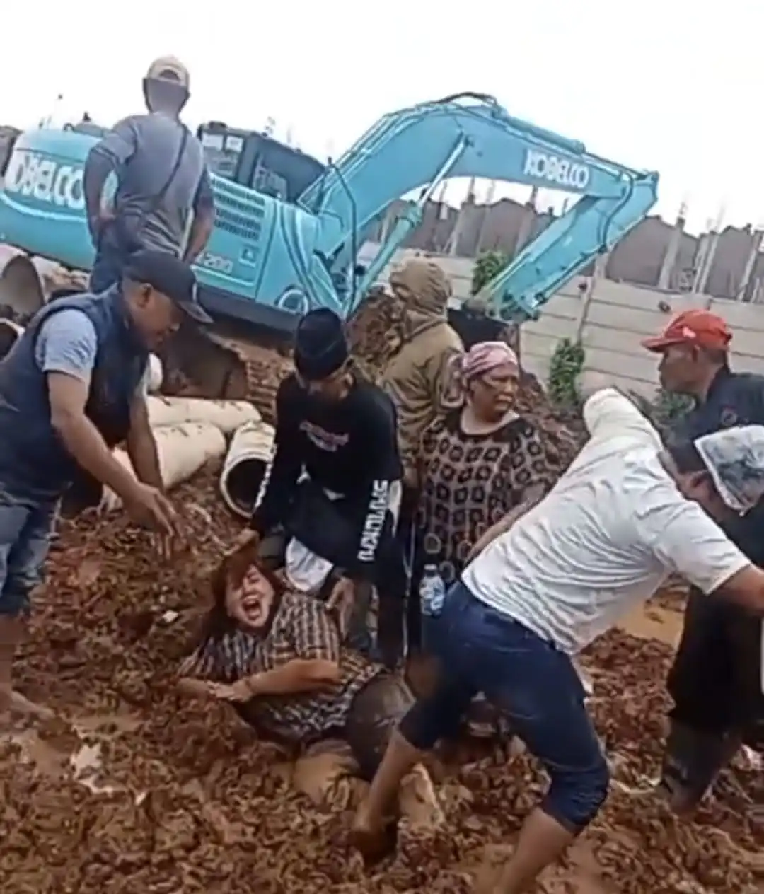 Dianggap Menghalangi Pekerjaan Proyek Perumahan Rasuna Said, Seorang Warga Pinang Diduga Alami Kekerasan Fisik