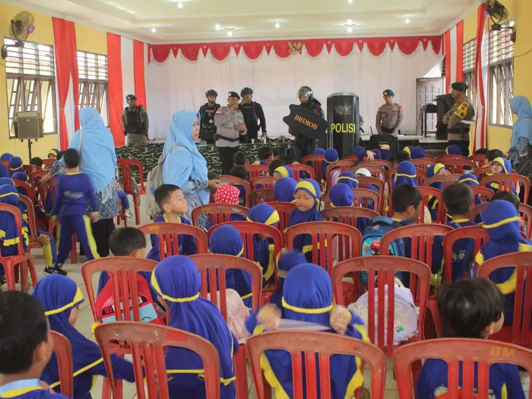 Brimob Sahabat Anak : Siswa TK IT Permata Bunda Merauke Kunjungi Mako Batalyon D Pelopor