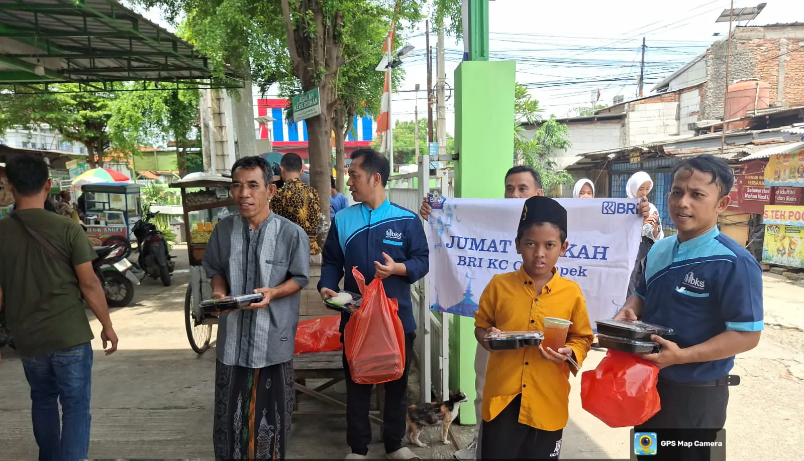 BRI Kantor Cabang Cikampek Tebar Kepedulian Melalui Jumat Berkah