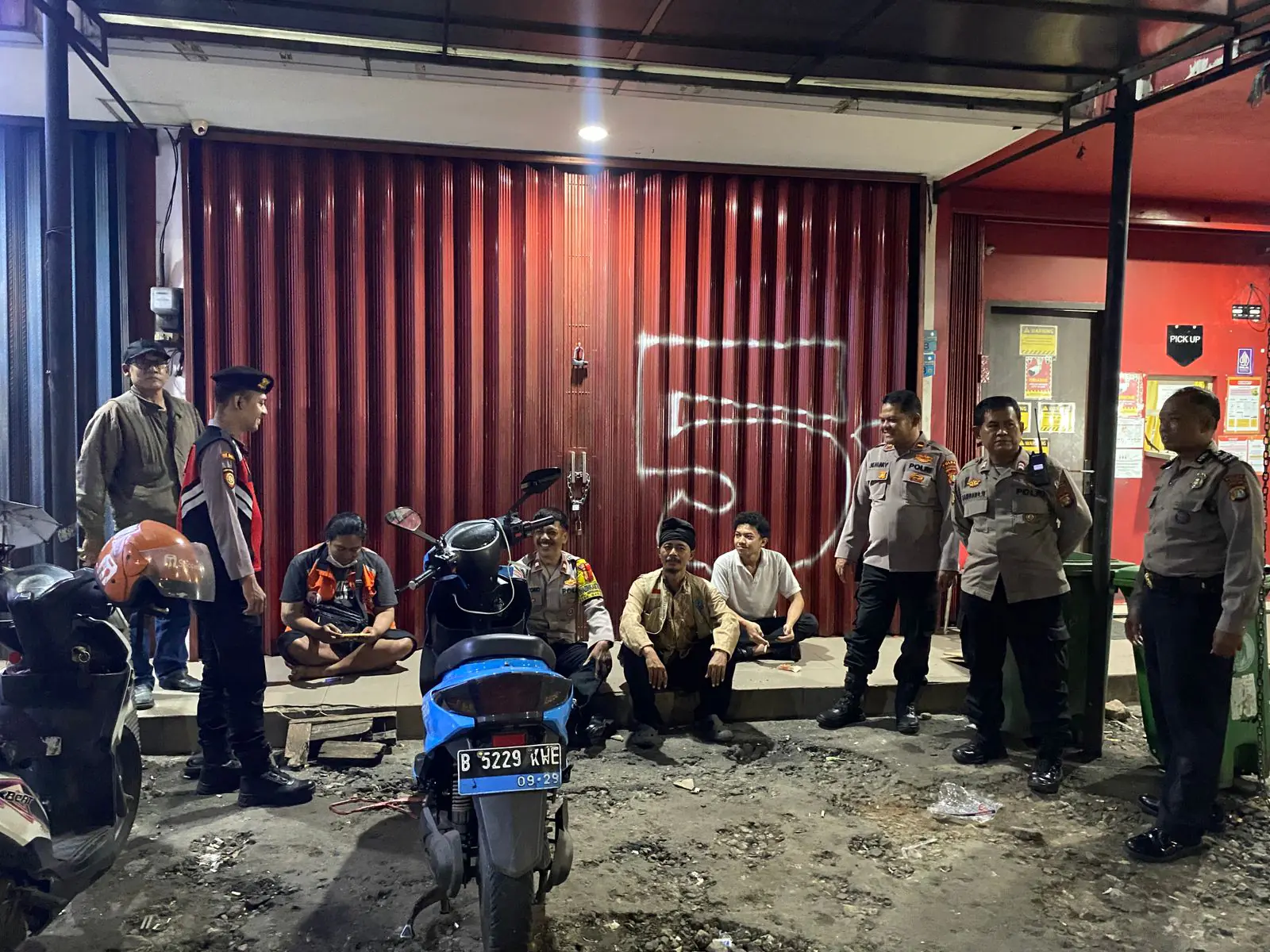 Polsek Makasar Tegaskan Kehadiran Negara di Malam Hari, Patroli Intensif Jaga Cipinang Melayu Tetap Aman