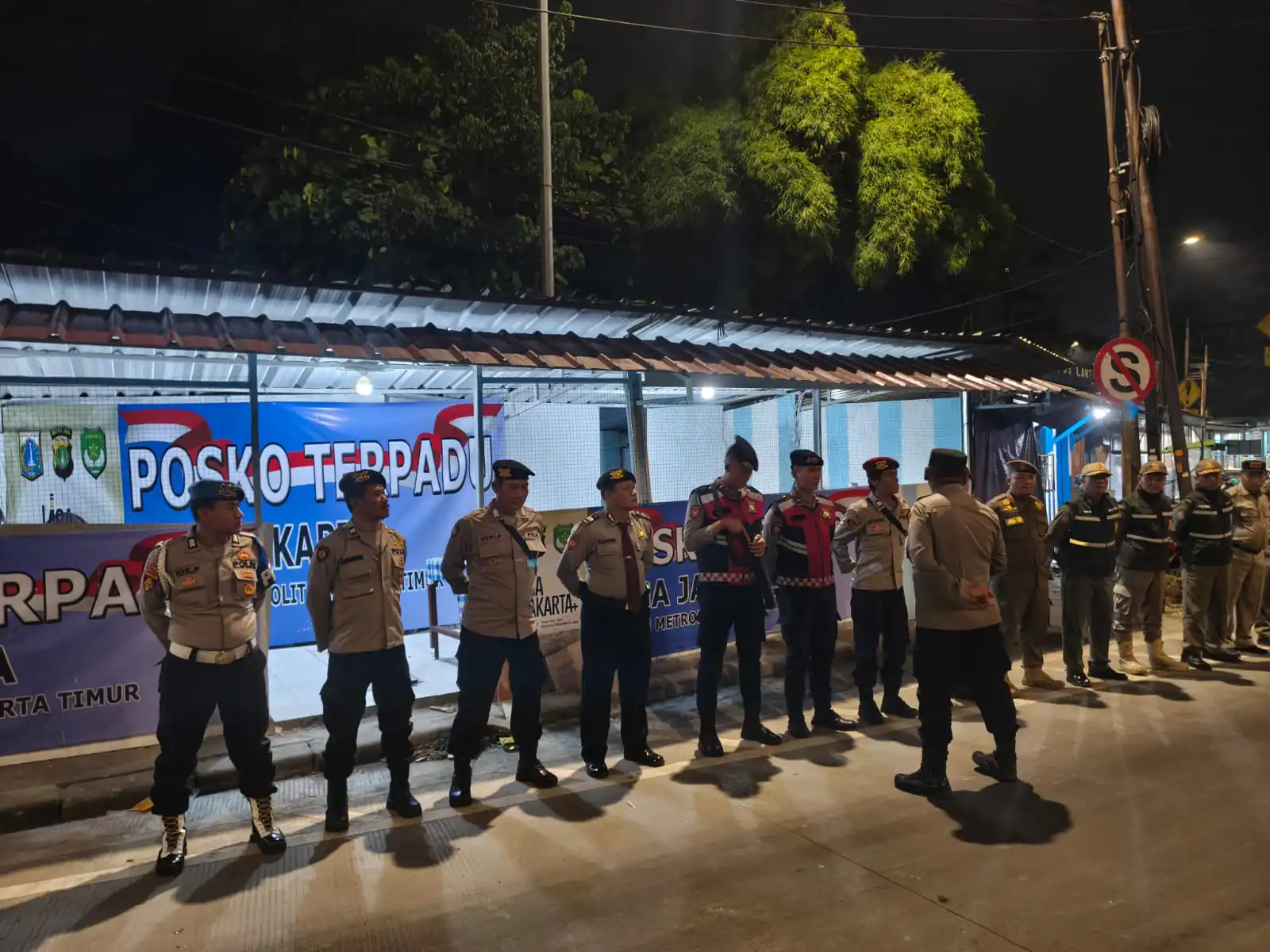 Antisipasi Tawuran, Polsek Ciracas Gelar Apel Pengamanan di Posko Terpadu Pasar Rebo