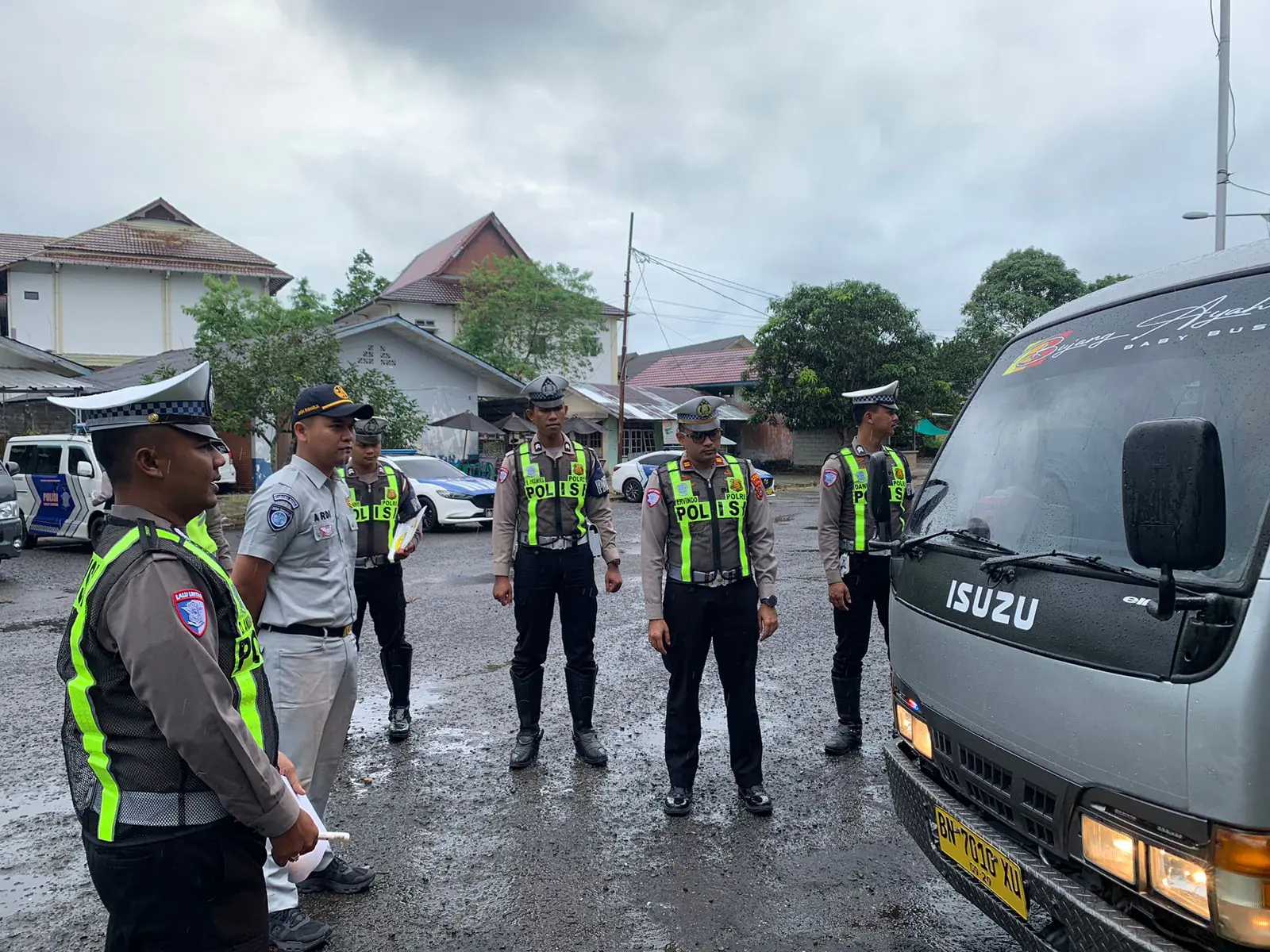 Satlantas Polres Belitung Laksanakan Ramp Check Kendaraan Angkutan Umum di Terminal Tanjungpandan