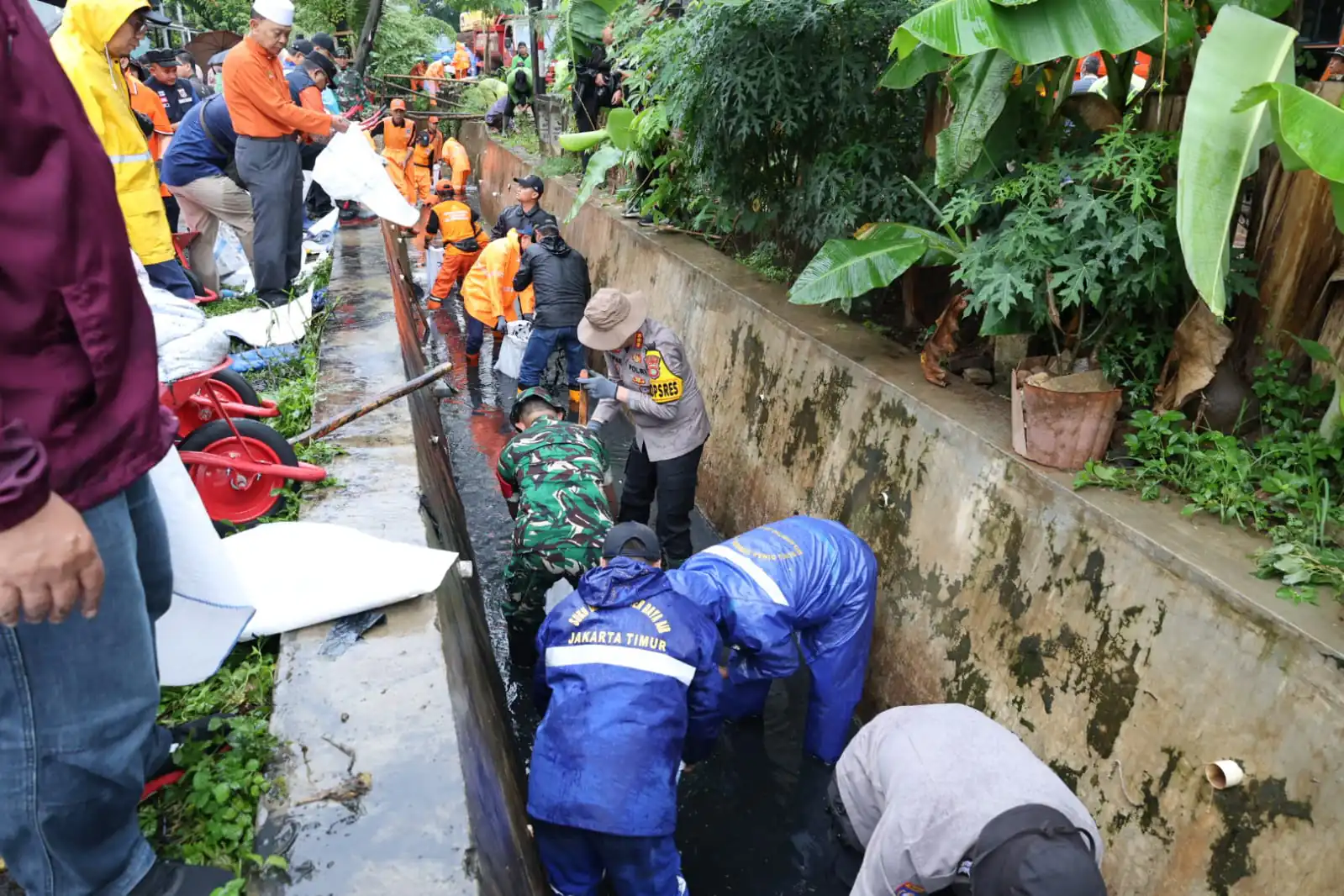 Aksi Bersih Jakarta Timur, Forkopimko Bersatu Pulihkan Kali Sunter dan Jaga Ketertiban Wilayah