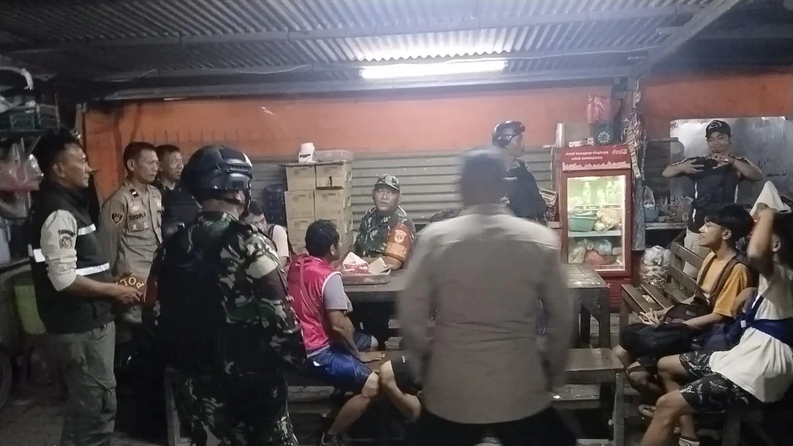 Koramil 06/Cakung Perkuat Sinergi Lewat Siskamling, Wujudkan Lingkungan Aman dan Siaga Hadapi Musim Hujan