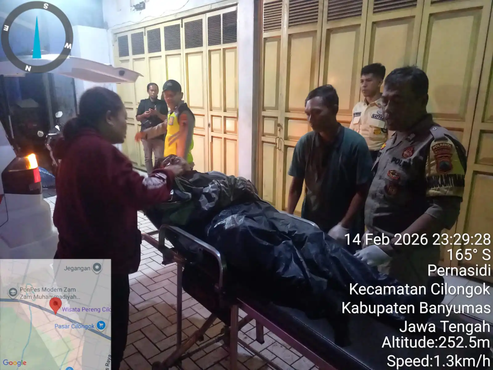 Alami Patah Tulang Akibat Laka Tunggal, Quick Respon Polsek Cilongok Polresta Banyumas Evakuasi Korban Ke RSUD Ajibarang