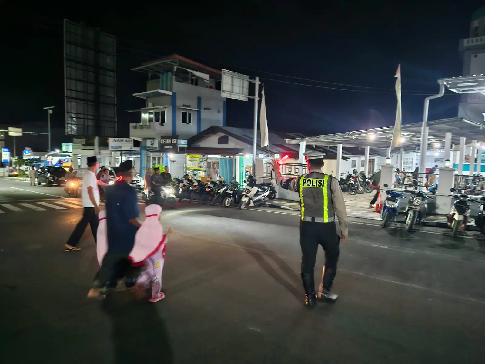 Satlantas Polres Belitung Laksanakan Pamturlalin Sholat Tarawih Ramadhan 1447 H