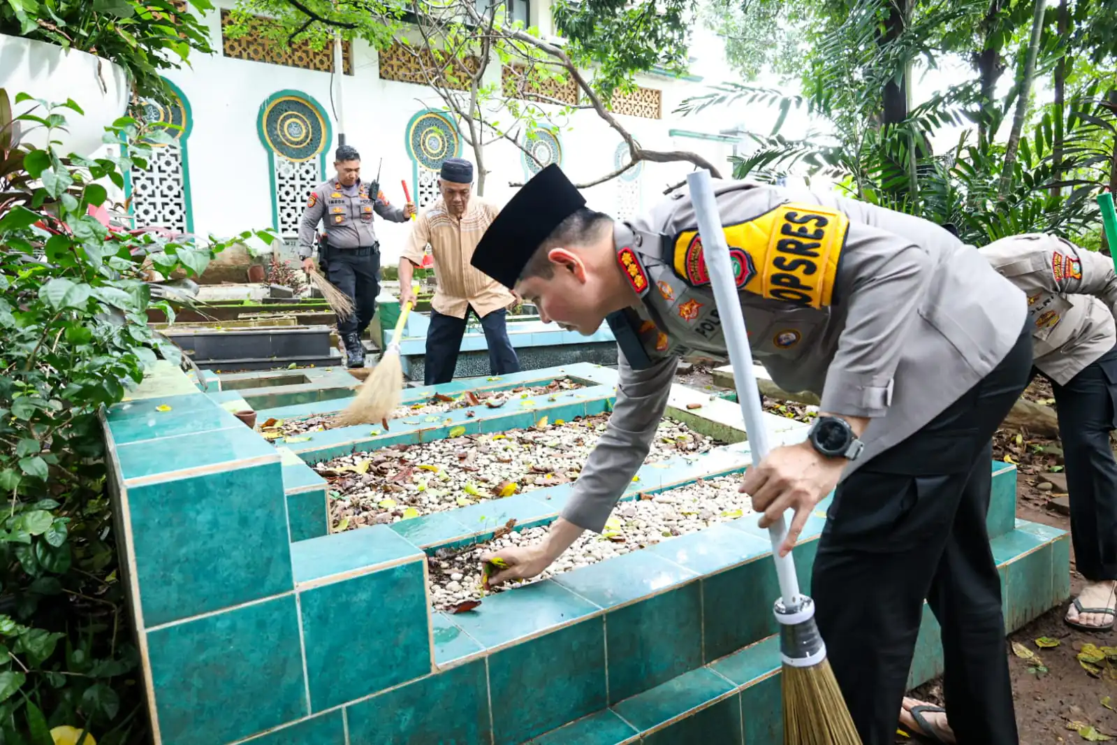 Ramadhan Penuh Kepedulian, Polres Metro Jakarta Timur Hadirkan Bang Jasri untuk Perkuat Kamtibmas dan Kebersamaan Umat