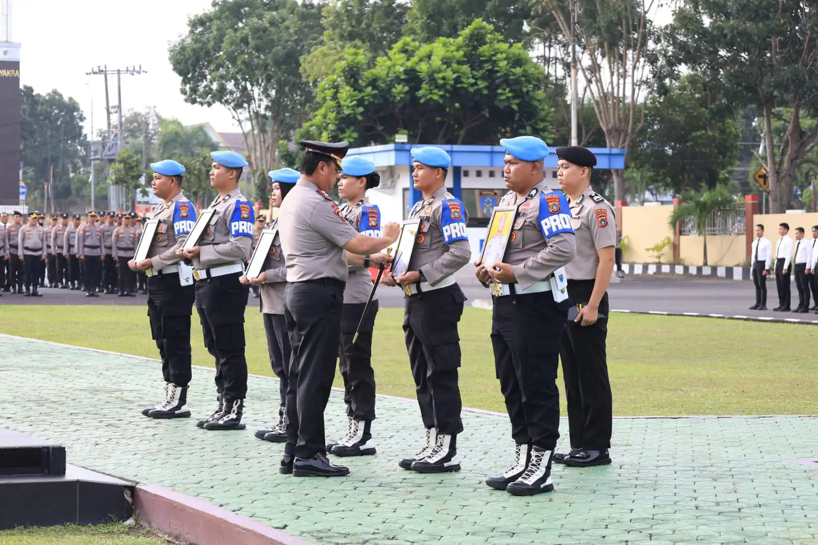 Polda Babel Gelar Upacara PTDH 6 Anggota, Kapolda : Harus Jadi Contoh Dan Pembelajaran Bagi Anggota