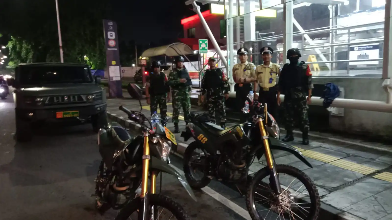 Koramil 04/Pulogadung Gelar Patroli/Siskamling Keliling Ciptakan Pulogadung Aman dan Kondusif