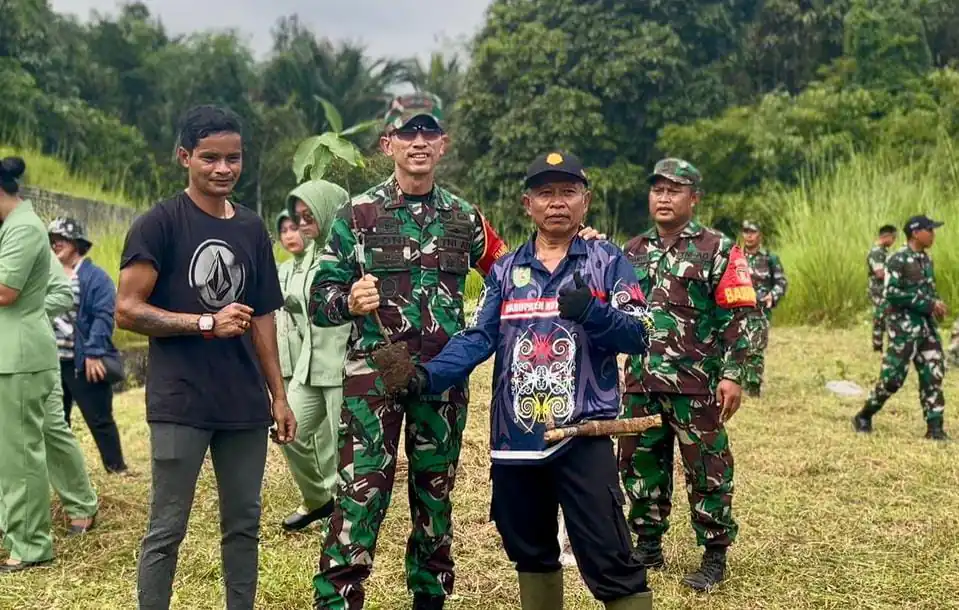 Hijaukan Lingkungan, Satgas TMMD Wiltas Ke-127 Kodim 0912/Kubar Gelar Penanaman Pohon di Lapak Oros