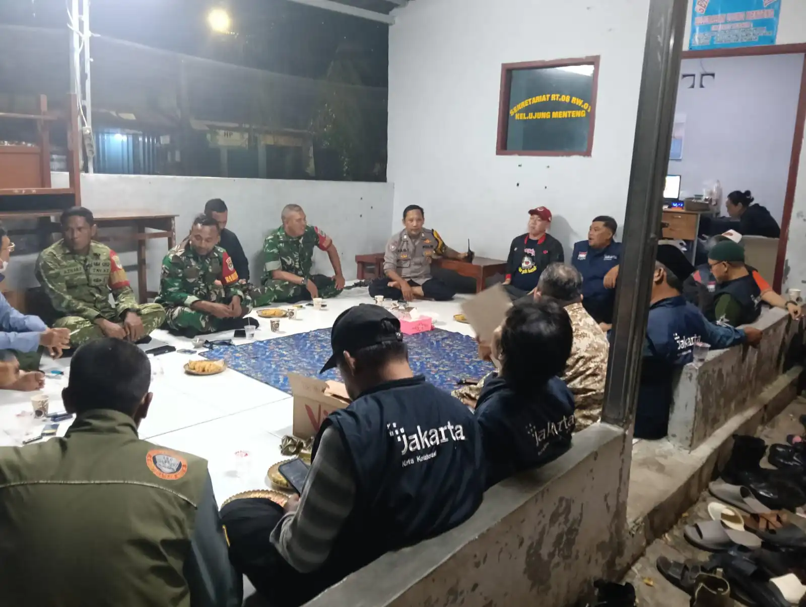 Sinergi TNI–Polri dan Warga, Koramil 06/Cakung Gelar Siskamling Perkuat Keamanan di Wilayah