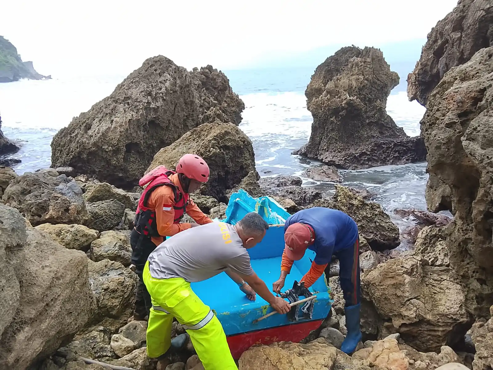 Pencarian Nelayan Hilang di Pantai Watumandi Paranggupito Terus Dilanjutkan