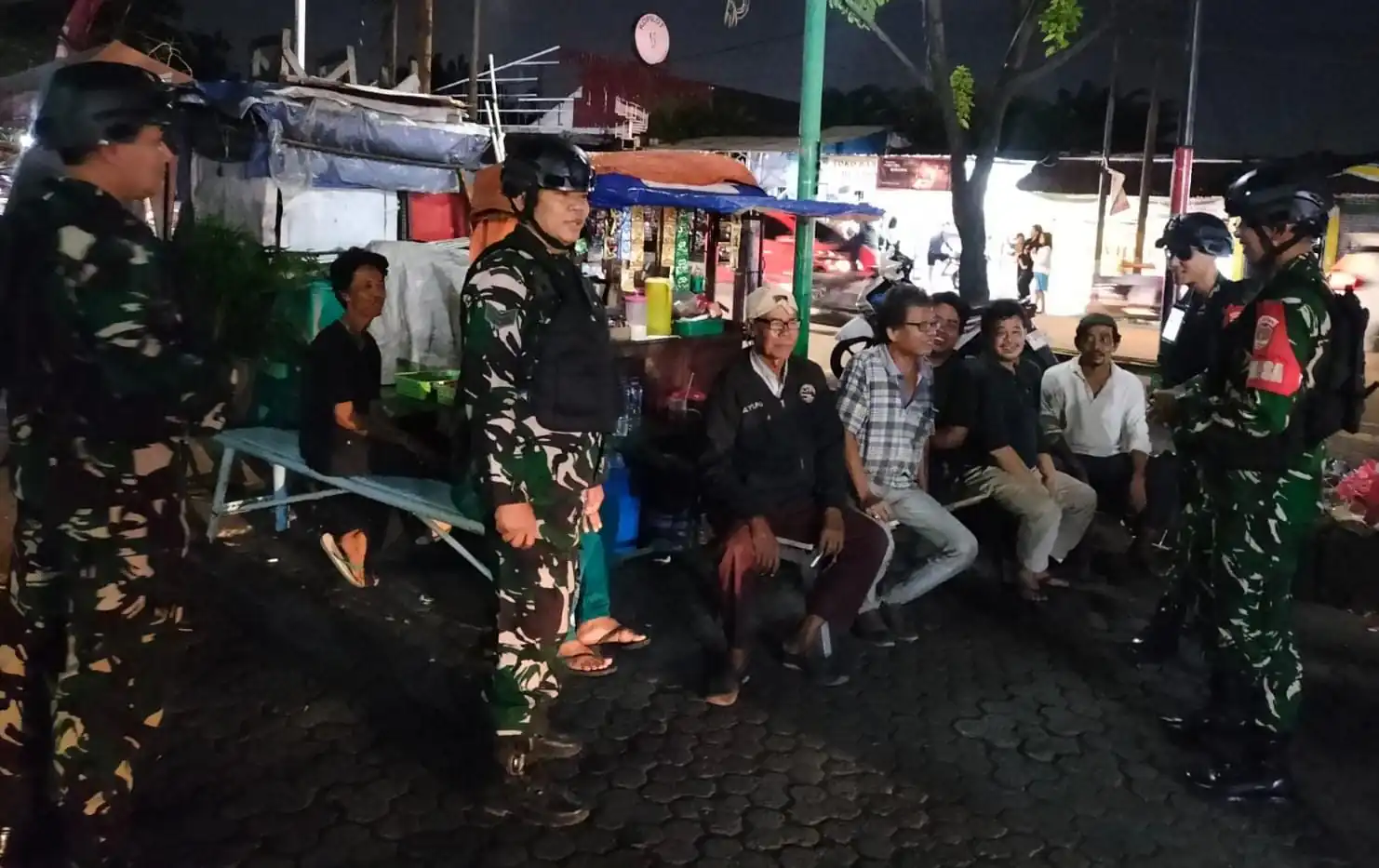 Patroli Sahur Koramil 07/Cipayung Bersama Komduk, Perkuat Sinergi Jaga Keamanan Wilayah